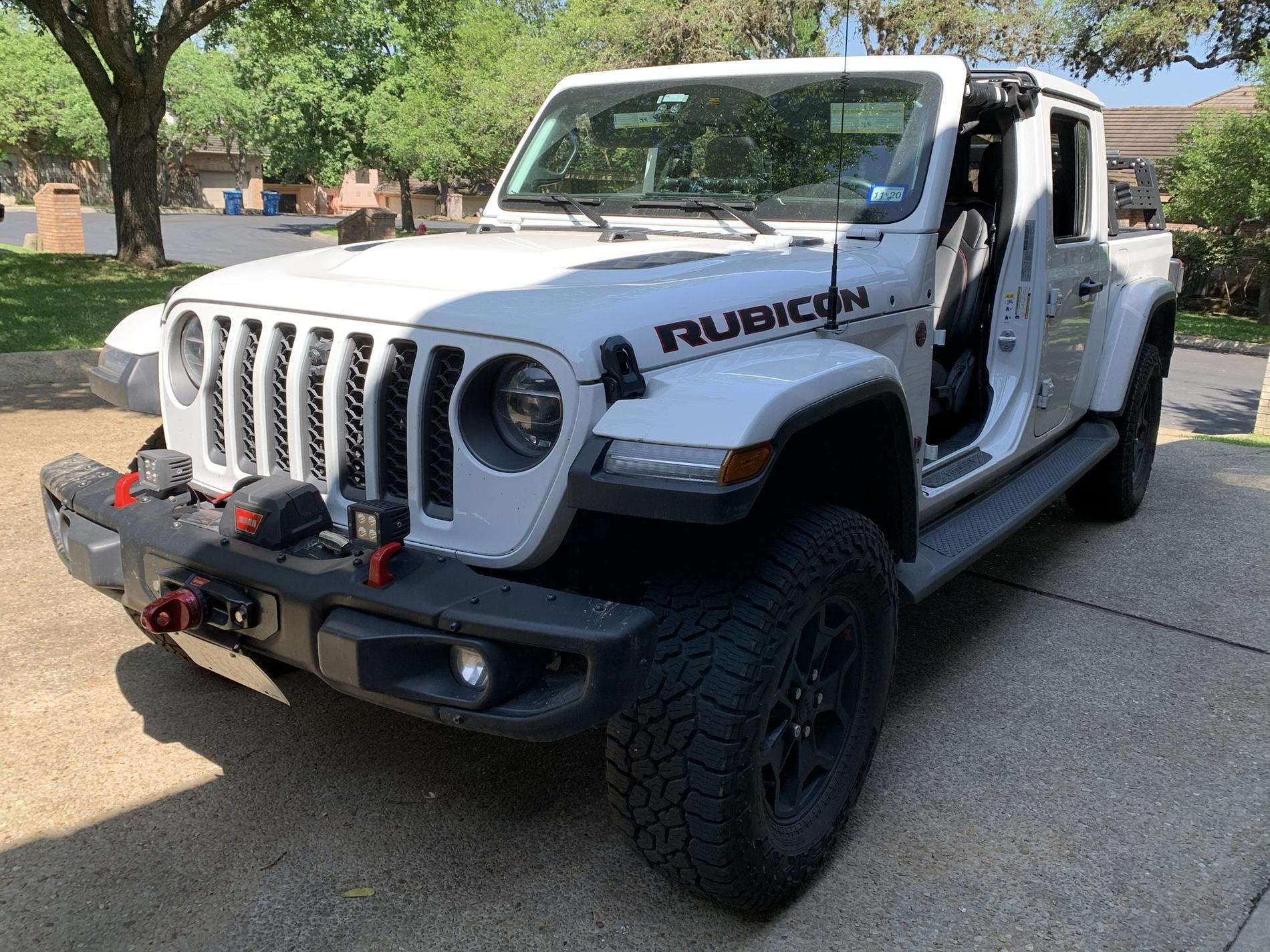 Jeep Gladiator Pictures of Led Cubes on front bumper PoNzumd