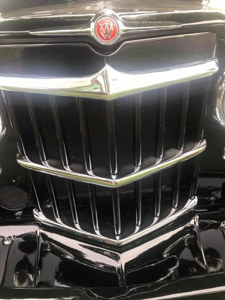 Jeep Gladiator Because the regular frowny-clown grills aren't bad enough, there's this abomination 21618060_10213148907132716_1147459254808474692_n