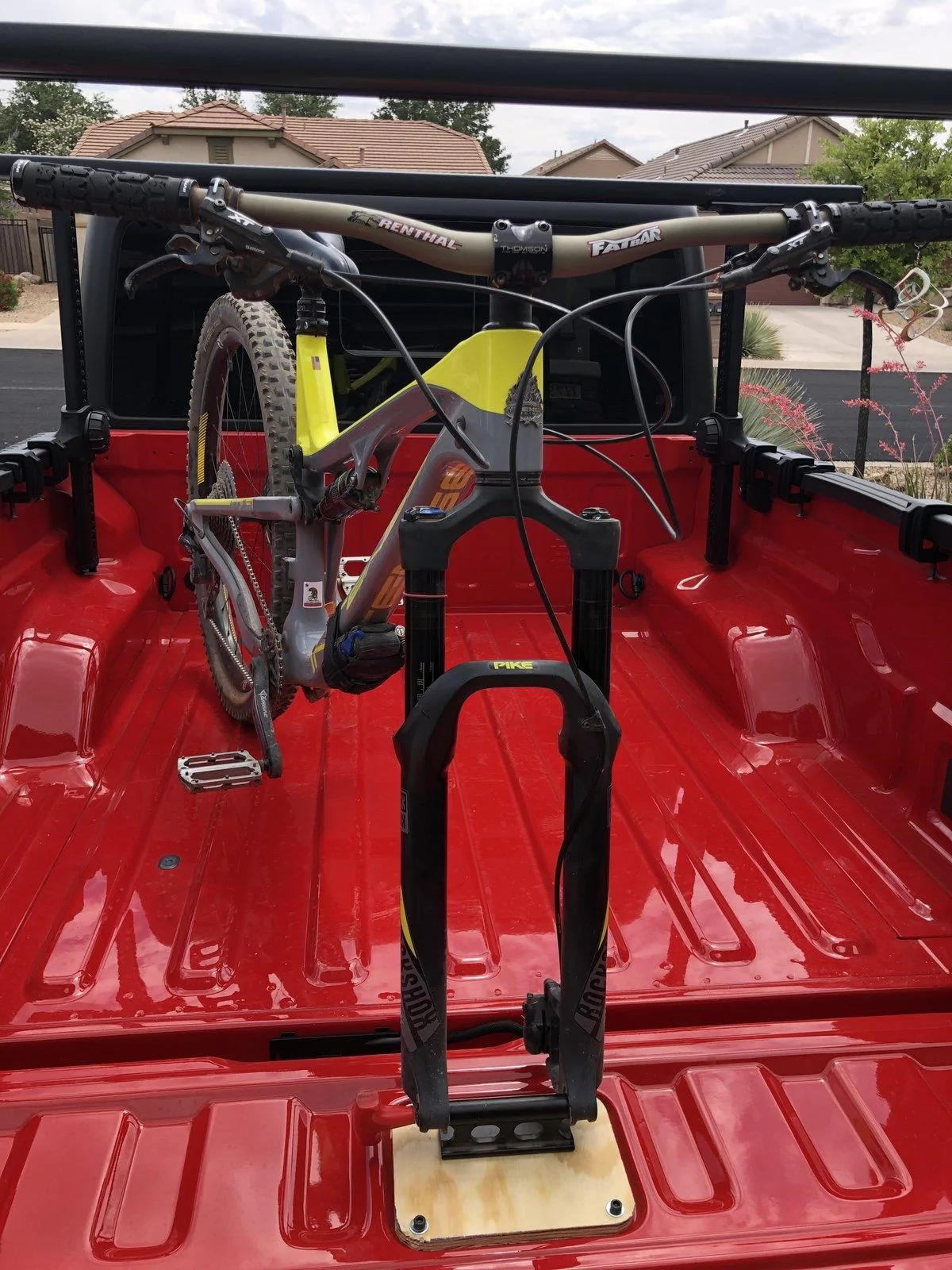Jeep Gladiator Gladiator Bike Rack? 47718648-3F0C-4BE1-99B8-5F3E10FF0979