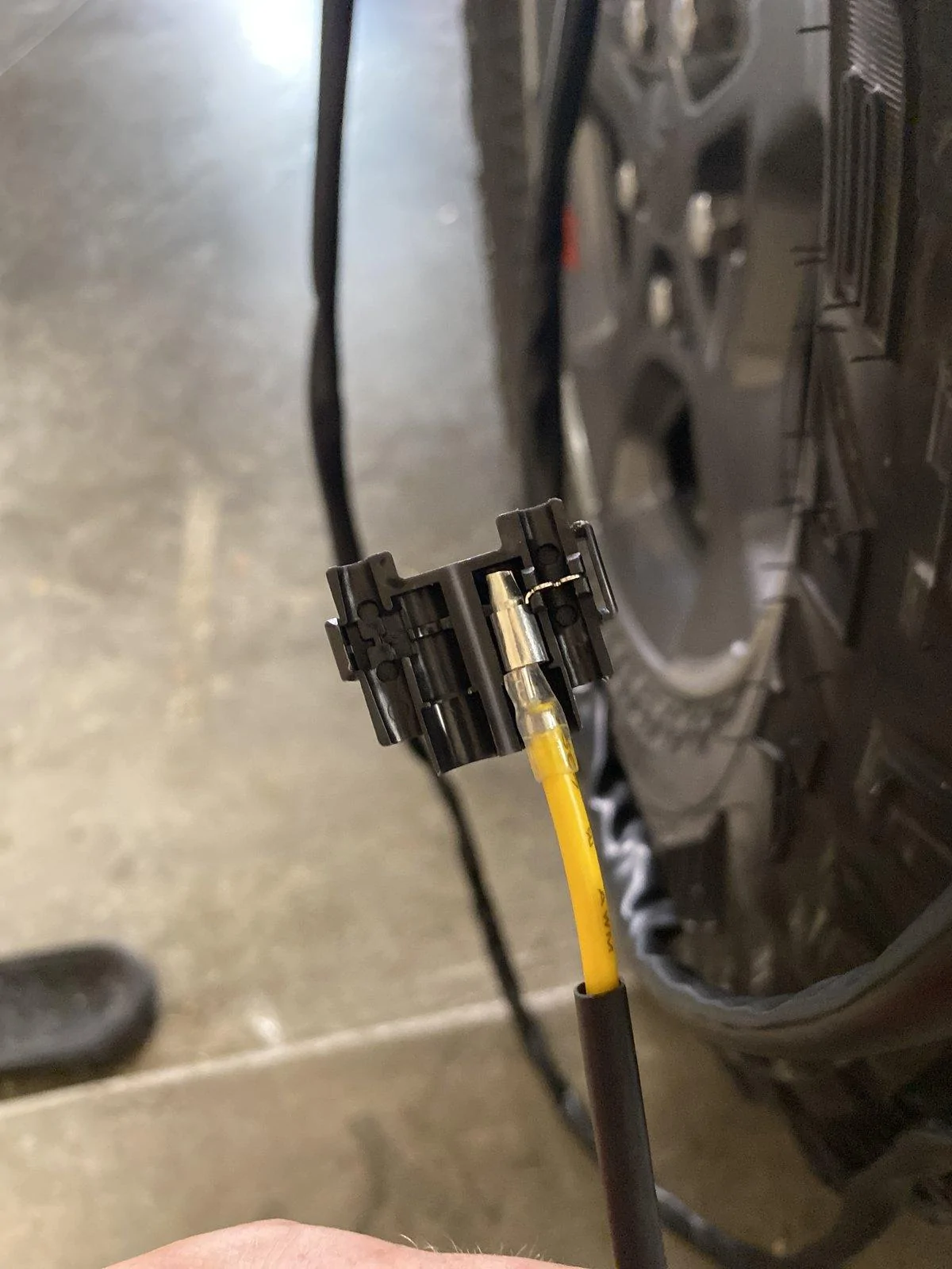 Jeep Gladiator Headlight fuse or wire imag