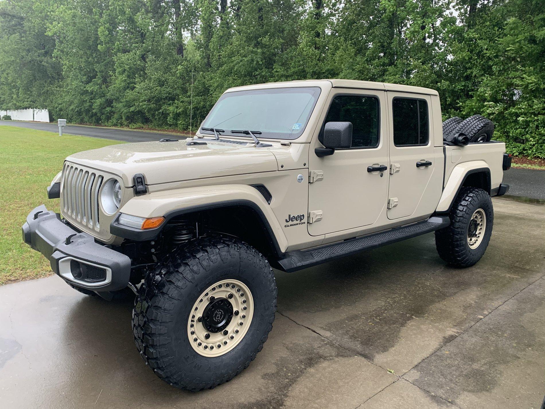 Jeep Gladiator SHOW ME YOUR WHEELS! 426C9ACA-9955-4C40-AAD1-DAC202975496