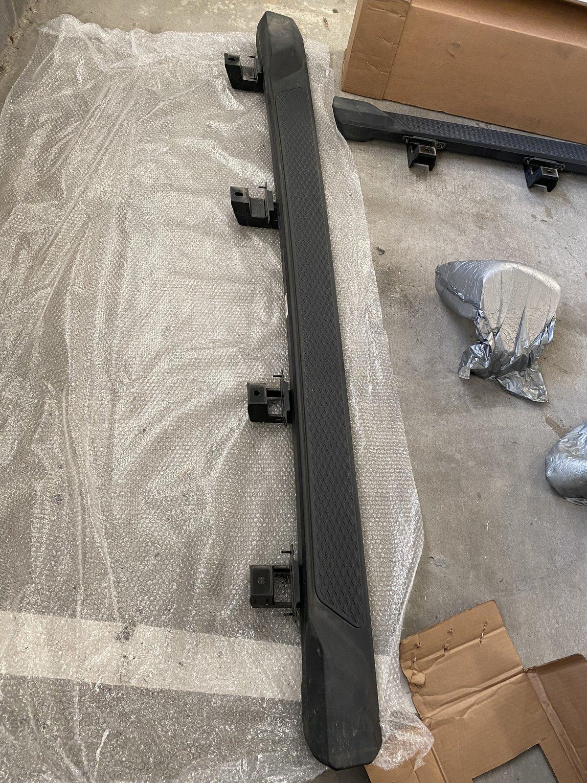 Jeep Gladiator FS Overland OEM sidesteps IMG_7798