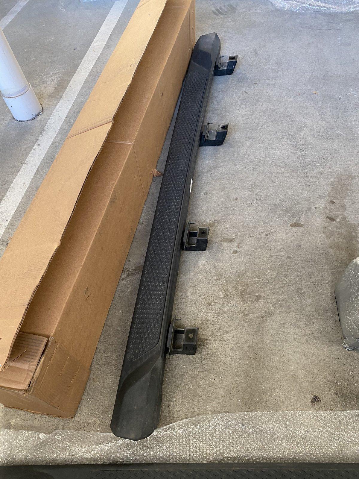 Jeep Gladiator FS Overland OEM sidesteps IMG_7799
