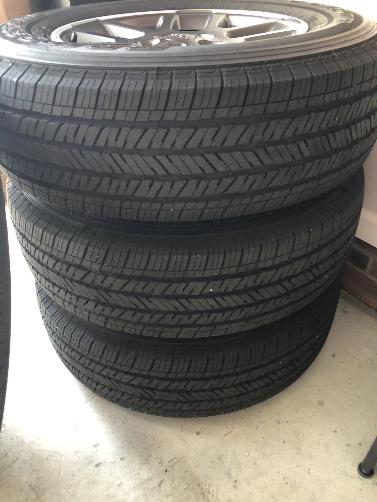 Jeep Gladiator New wheels and tires 6CD2A20C-DC77-4FFB-A30C-C268464A9A39