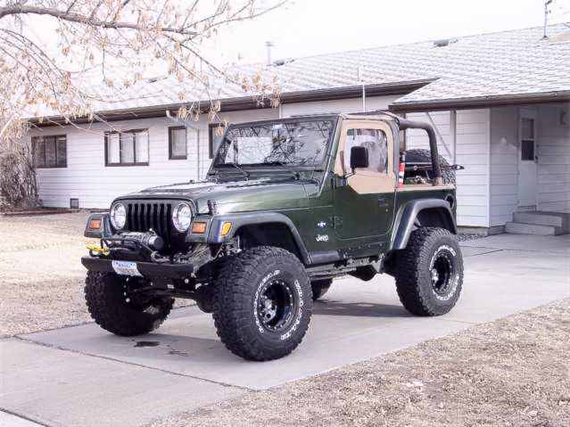 Jeep Gladiator Is this a new orange color for the 2021 Gladiator? poser1
