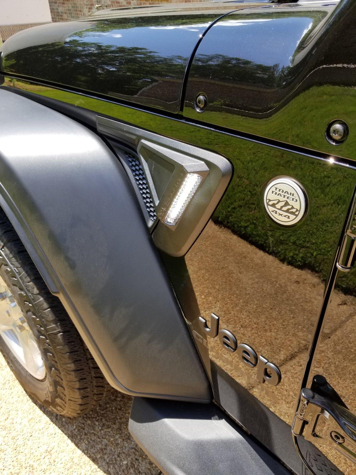 Jeep Gladiator First Look: Sidetrack LED System for JL and Gladiator! Drivers side
