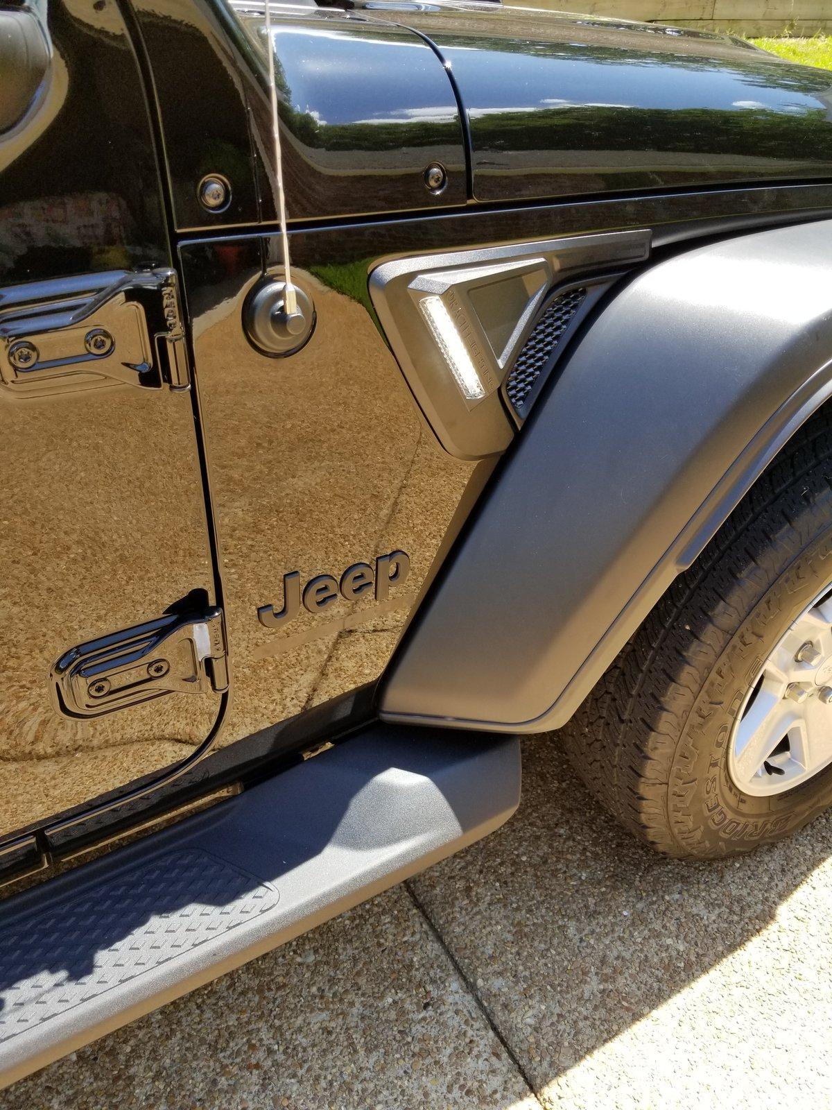 Jeep Gladiator First Look: Sidetrack LED System for JL and Gladiator! Passenger side