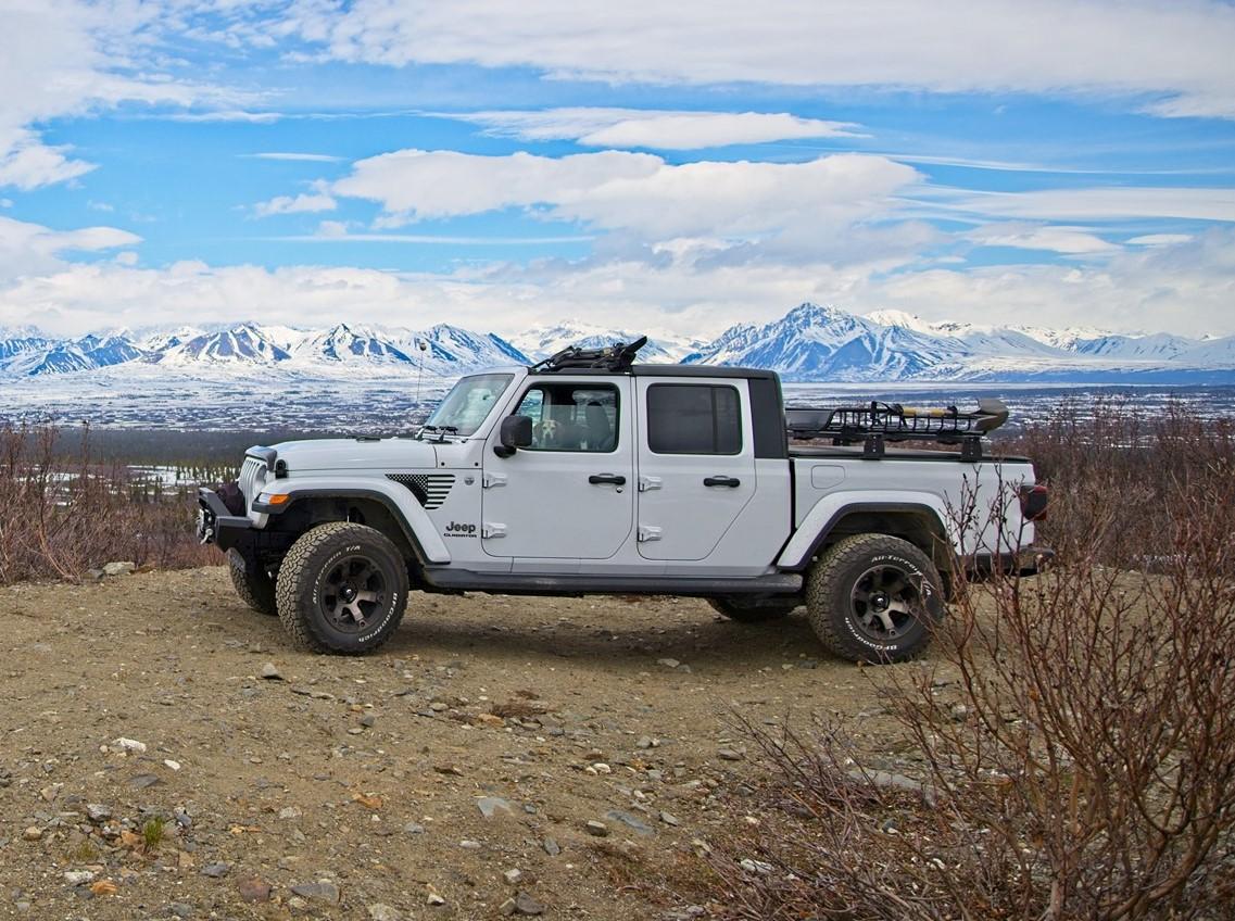Jeep Gladiator Help. Soft top or Sunrider?? Doggie in the window