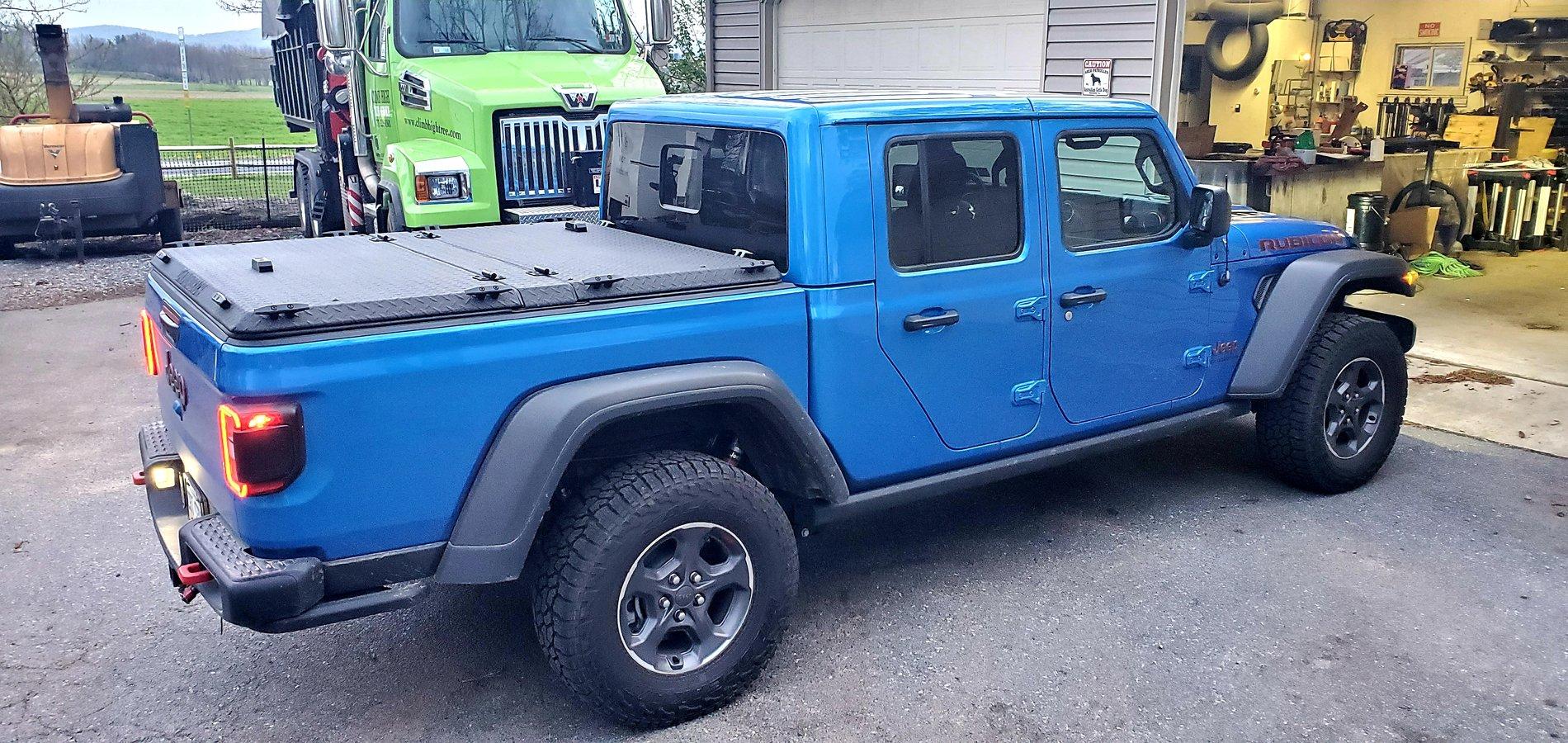 Jeep Gladiator Living with DIamondback HD hard tonneau? 20200425_195109