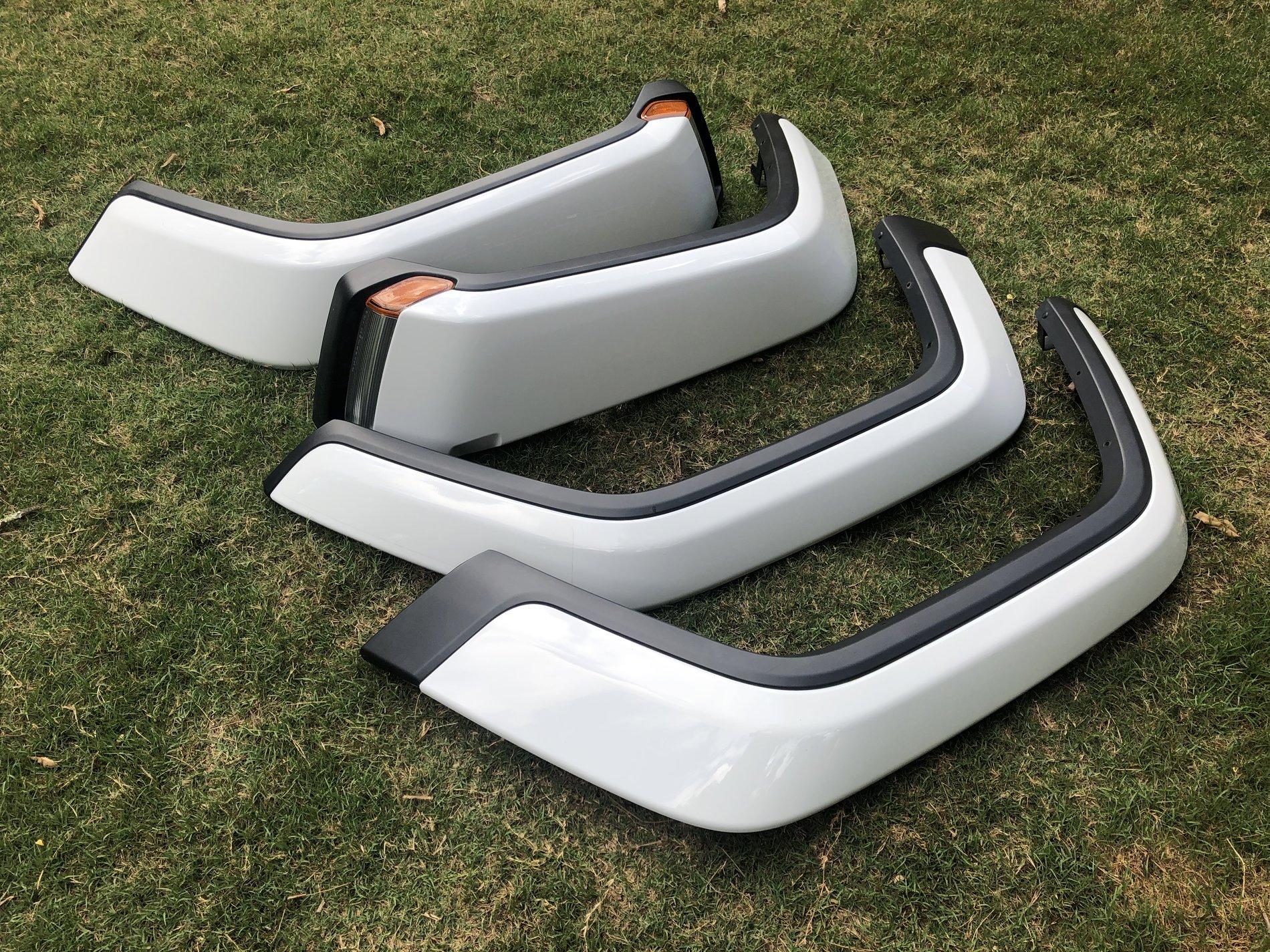 Jeep Gladiator Overland LED Bright White painted flares A7737415-7A93-41B0-A434-BDAB2FB45F3B