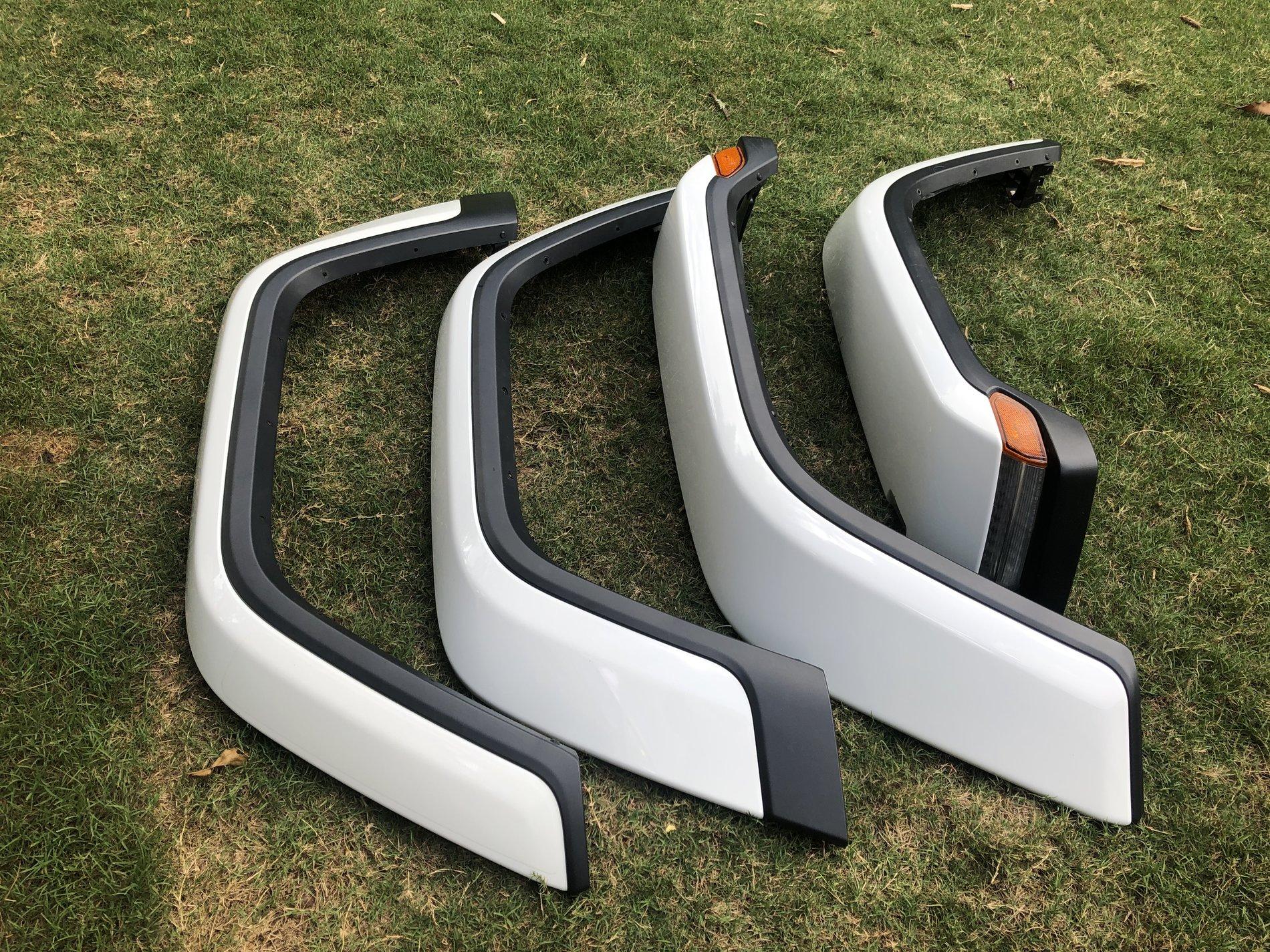 Jeep Gladiator Overland LED Bright White painted flares 0717DA79-373E-40F0-9A78-DF9015673945