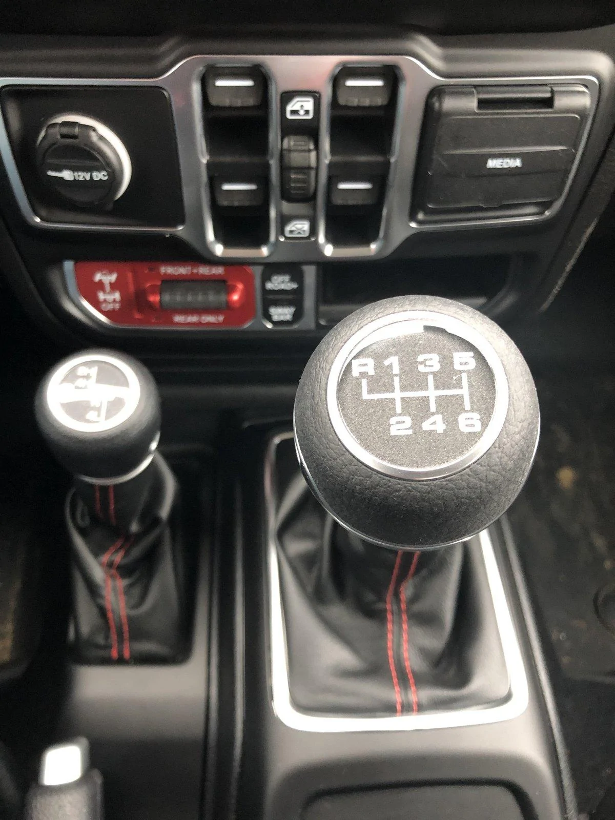 Jeep Gladiator Gladiator Towing with manual transmission 415D7894-F577-436D-9059-C40A64937857