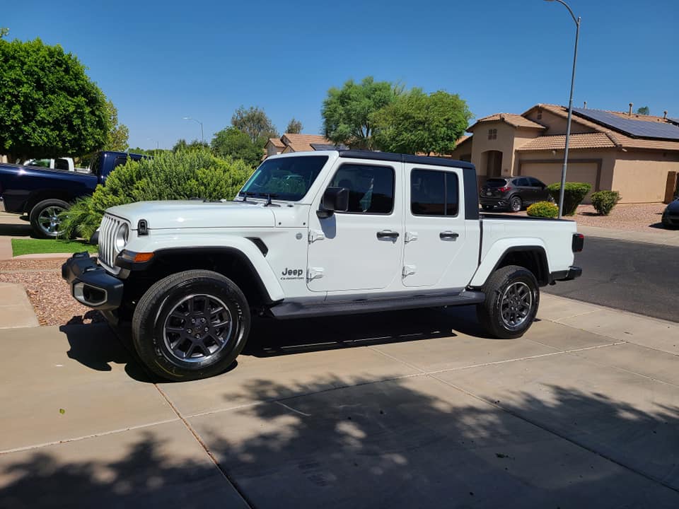 Jeep Gladiator Took Delivery of Your JT? Sign in Here! 101216480_10158846272003338_2544407095946596897_n