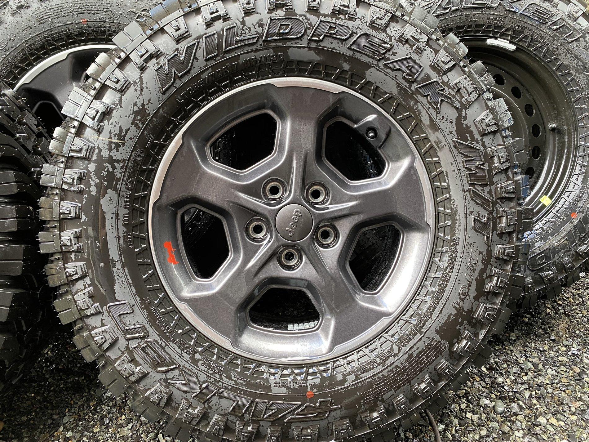 Jeep Gladiator JT Rubicon Takeoffs - 33" Wheels, Tires, TPMS Sensors & Lug Nuts (Only 500 miles) IMG_2212.JPEG