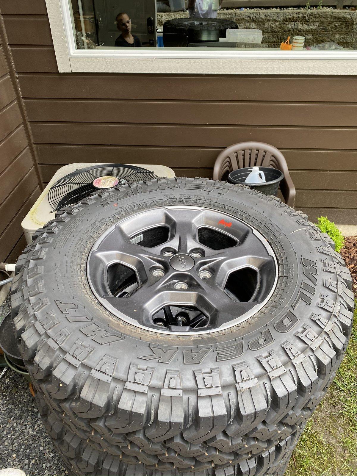 Jeep Gladiator JT Rubicon Takeoffs - 33" Wheels, Tires, TPMS Sensors & Lug Nuts (Only 500 miles) IMG_2135.JPEG