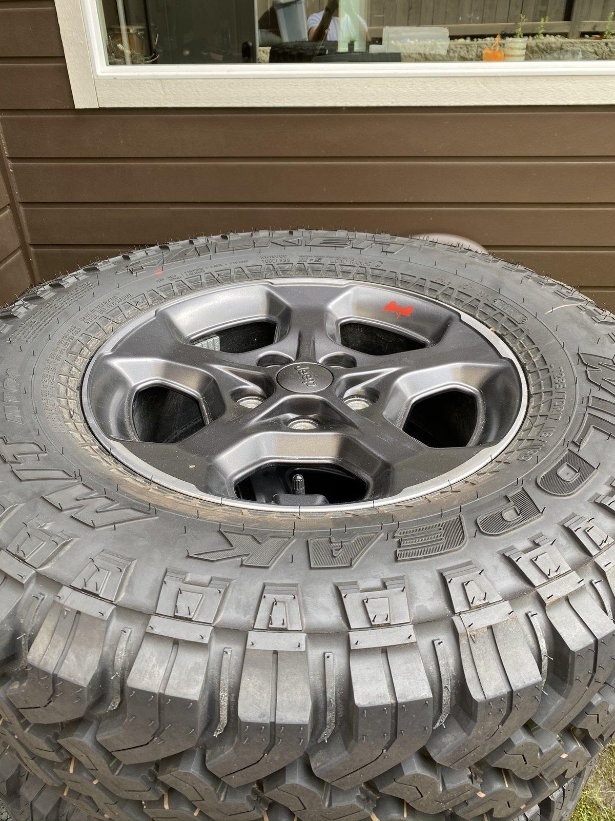 Jeep Gladiator JT Rubicon Takeoffs - 33" Wheels, Tires, TPMS Sensors & Lug Nuts (Only 500 miles) IMG_2136.JPEG