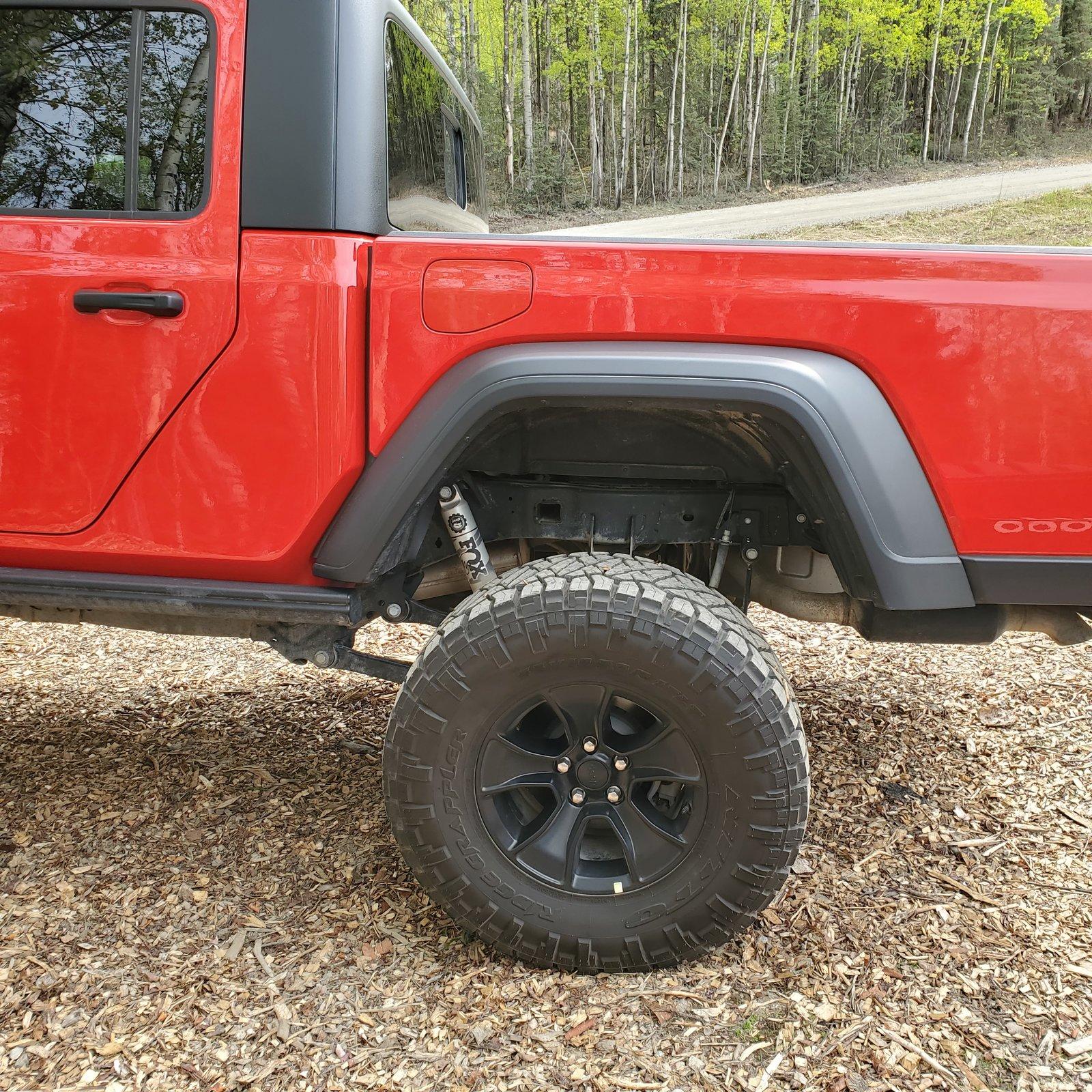 Jeep Gladiator Let's see 'em - Larger tires on Sport S wheels 20200518_143240