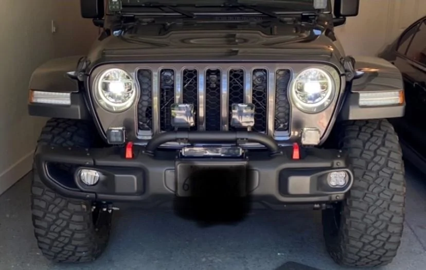 Jeep Gladiator Pictures of Led Cubes on front bumper Jeep Front