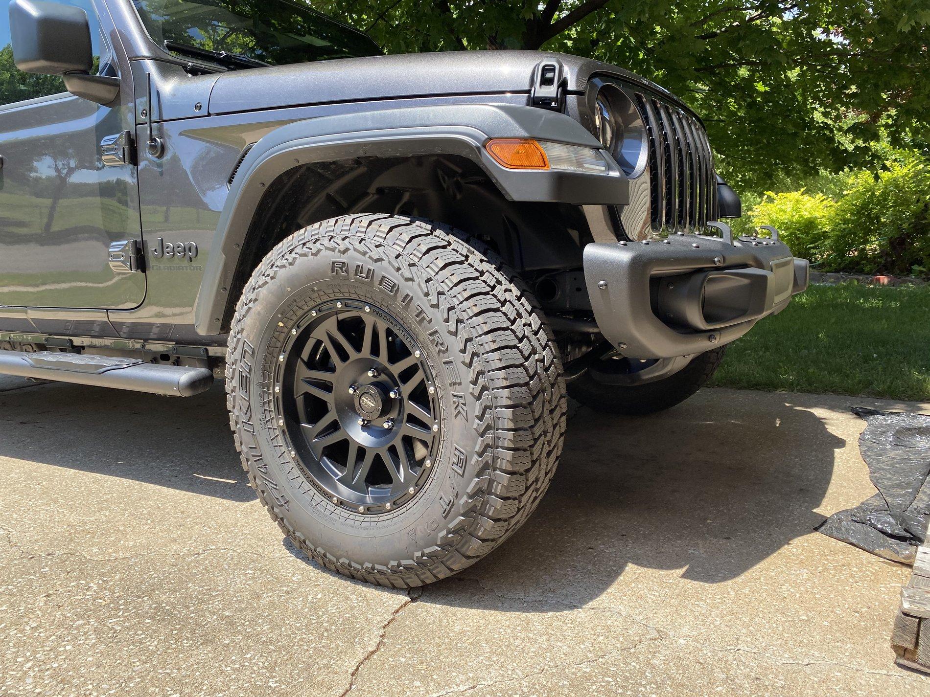 Jeep Gladiator SHOW ME YOUR WHEELS! 6F4BAE8F-AEF9-43D1-AC94-F732226103C3