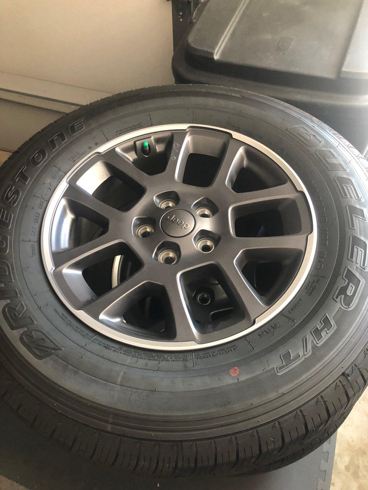 Jeep Gladiator FS: Gladiator Overland Wheels/Tires/Lug Nuts Takeoffs IMG_8284