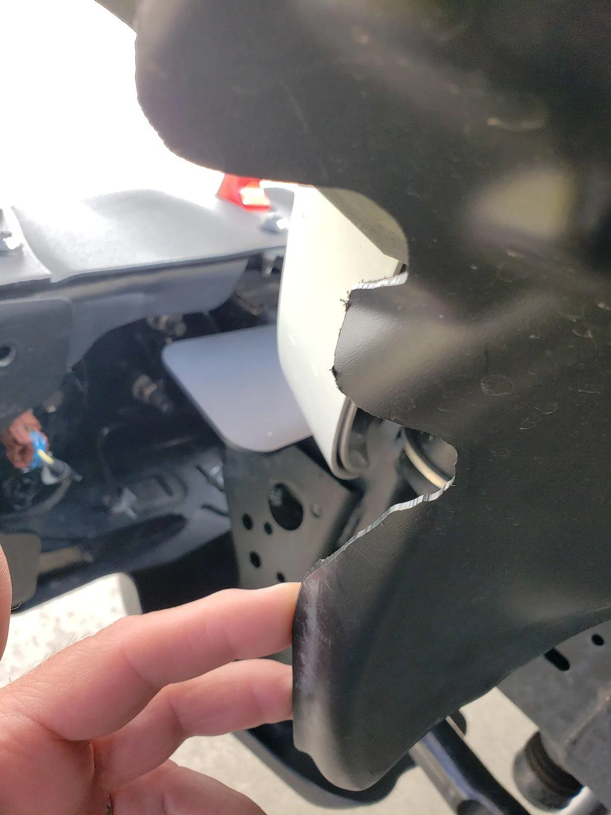 Jeep Gladiator Front inner fender liner flapping in the wind? 15916474314624784338292273301910
