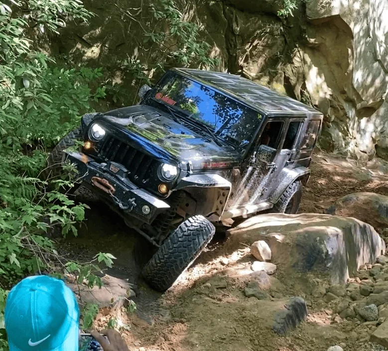 Jeep Gladiator Another 35s on Stock Sport - now with video of offroading! Rock obstacle 6.7.2020 7