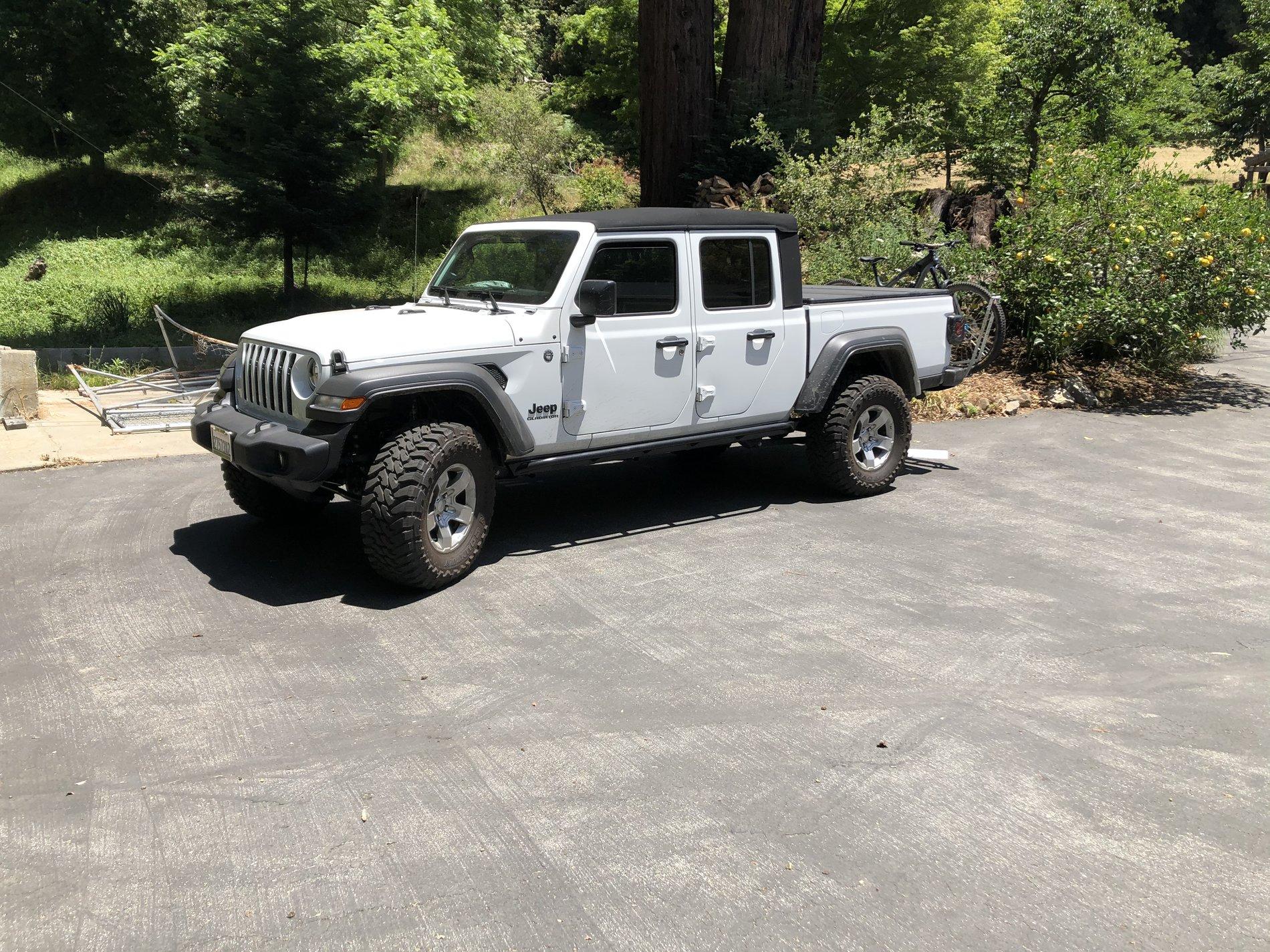 Jeep Gladiator Rock hard 4x4 rock rails installed 3E09E45F-393E-4A6F-B027-F68F75E86A61