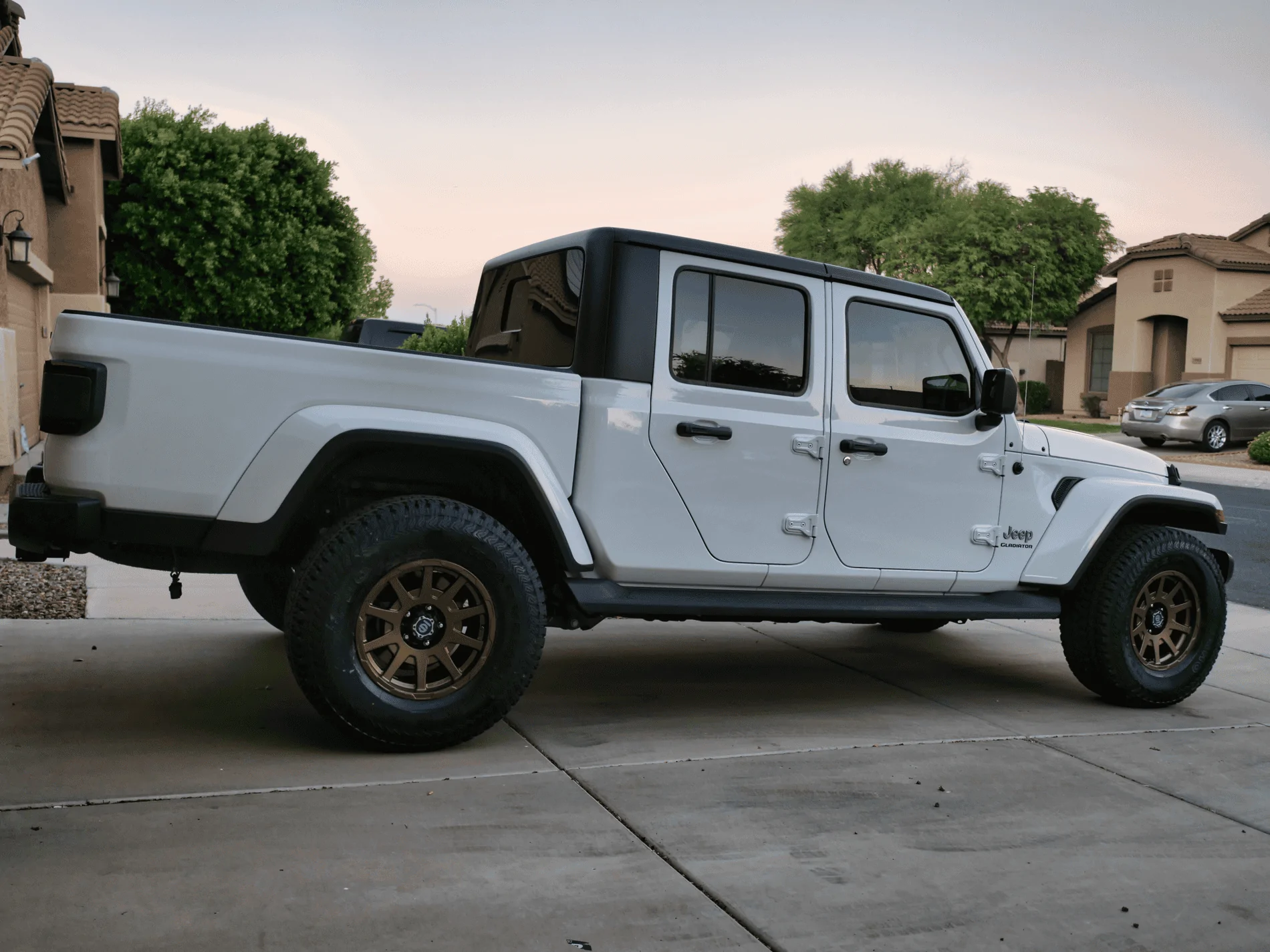 Jeep Gladiator BRIGHT WHITE Gladiator JT Club P1087665_FB