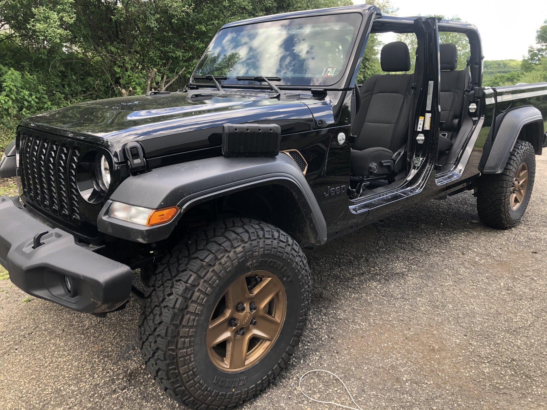 Jeep Gladiator Black and gold gladiator A54D1D5F-8CF6-434D-8EAB-4F358049CB5B