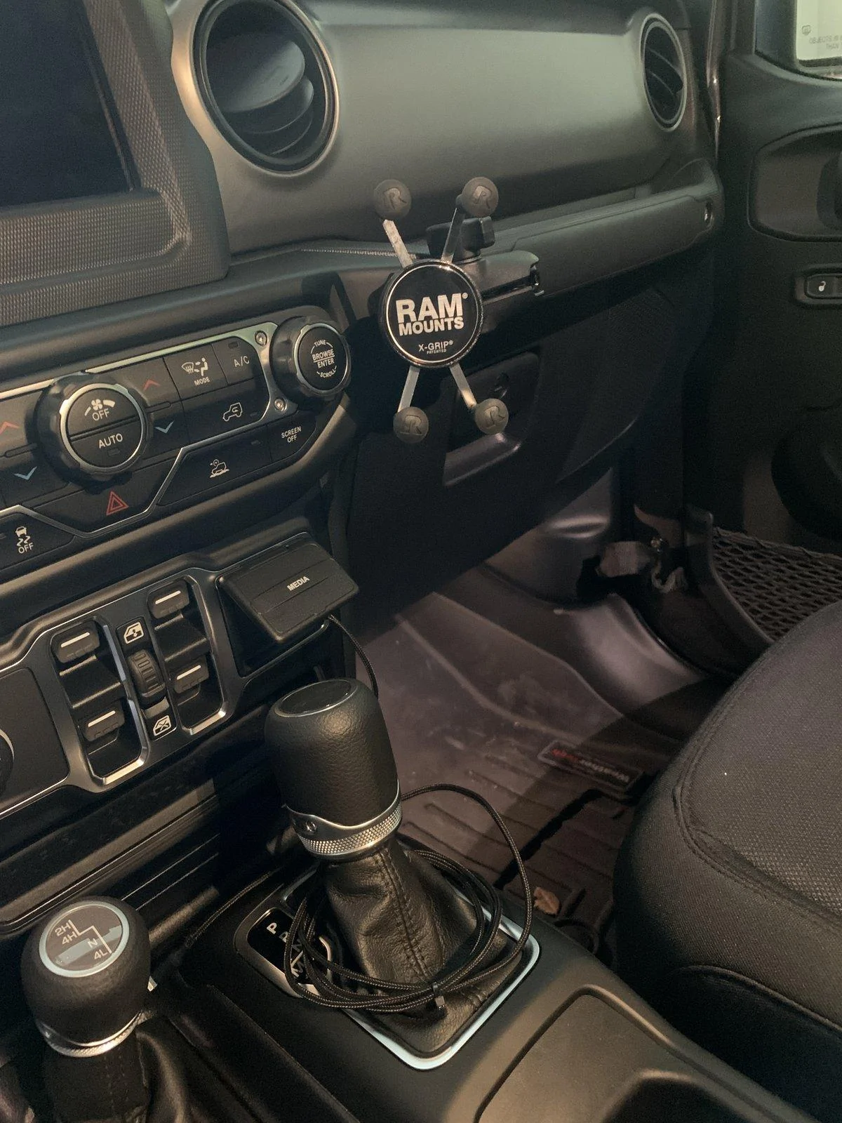 Jeep Gladiator Ram or 67 phone mount 84F09A90-4946-48E4-9B5B-EEDC166D1BCA