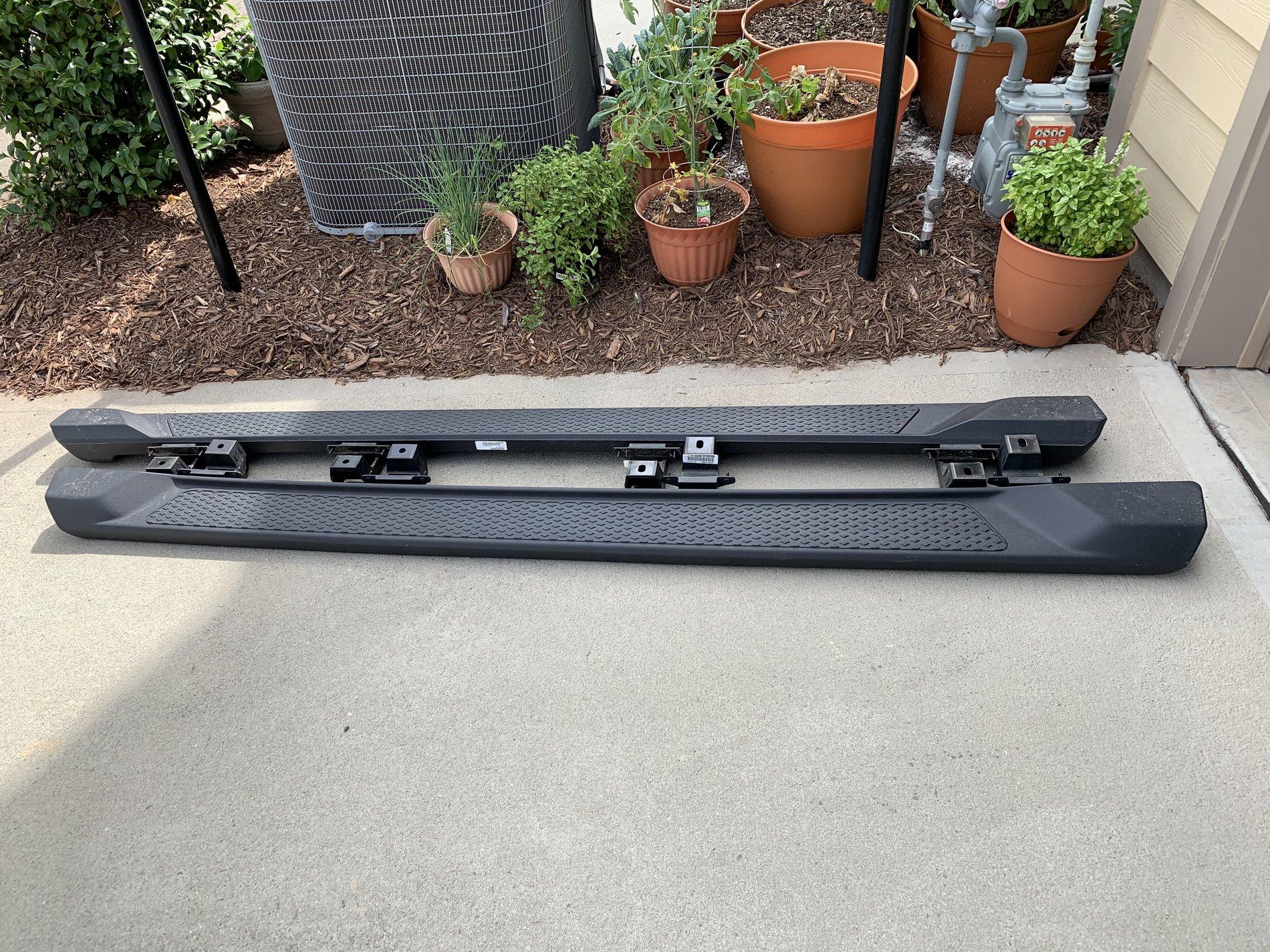 Jeep Gladiator Factory Overland Side Steps Rocker Rails 1.JPG