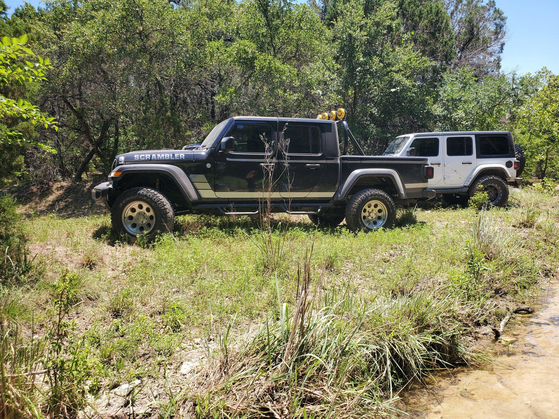 Jeep Gladiator Black is played out, let's see some colored rims 20200614_135111