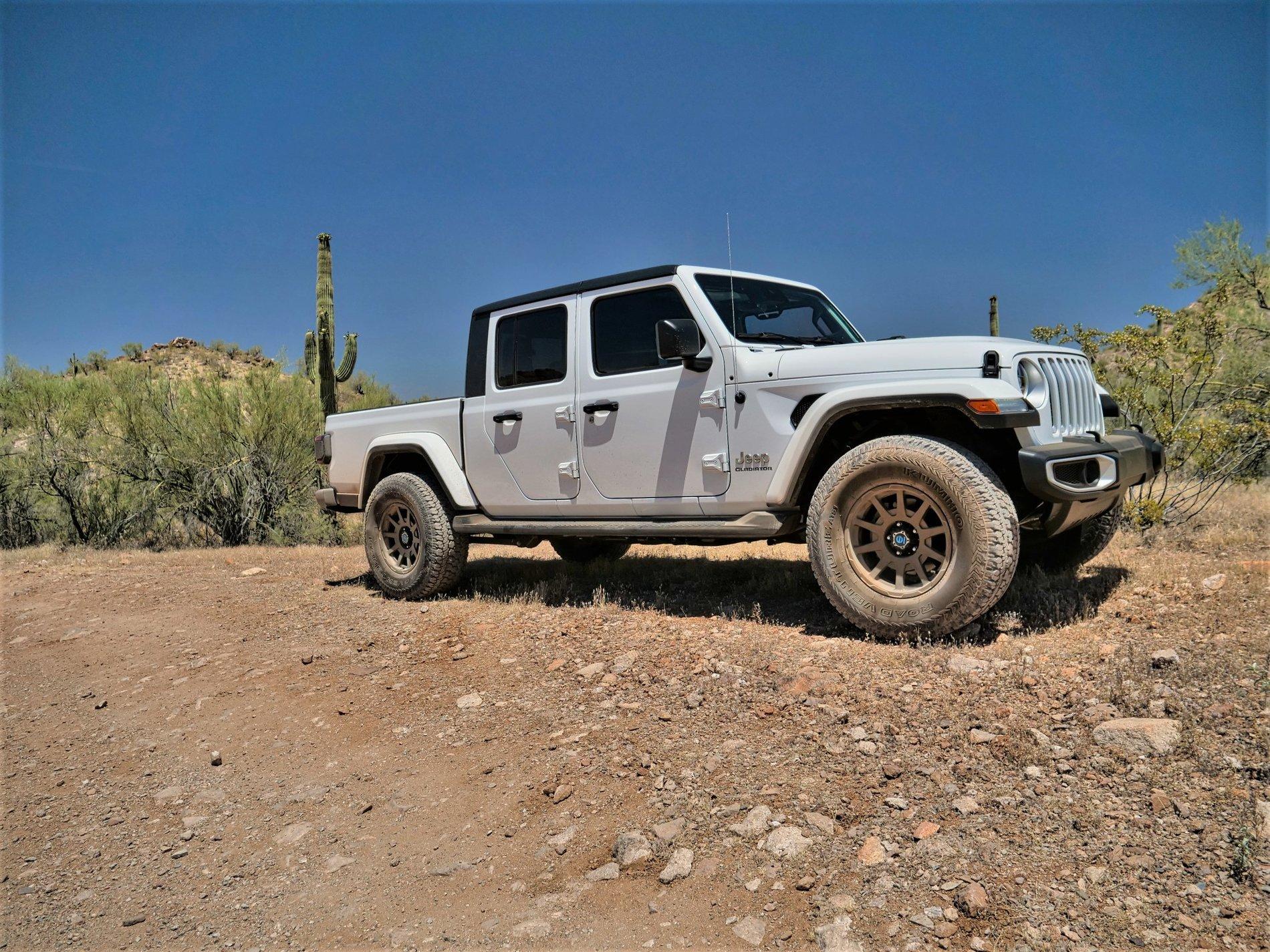 Jeep Gladiator Black is played out, let's see some colored rims P1087675_FB_1