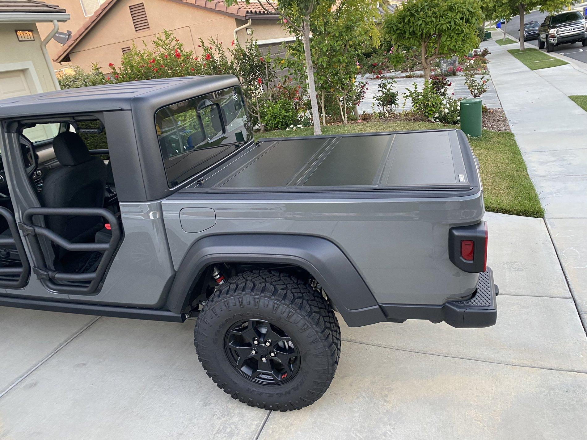 Jeep Gladiator Base -Sport- manual Gladiator? 9DE73C9B-11E9-4614-BA8B-90EEE3D90C37