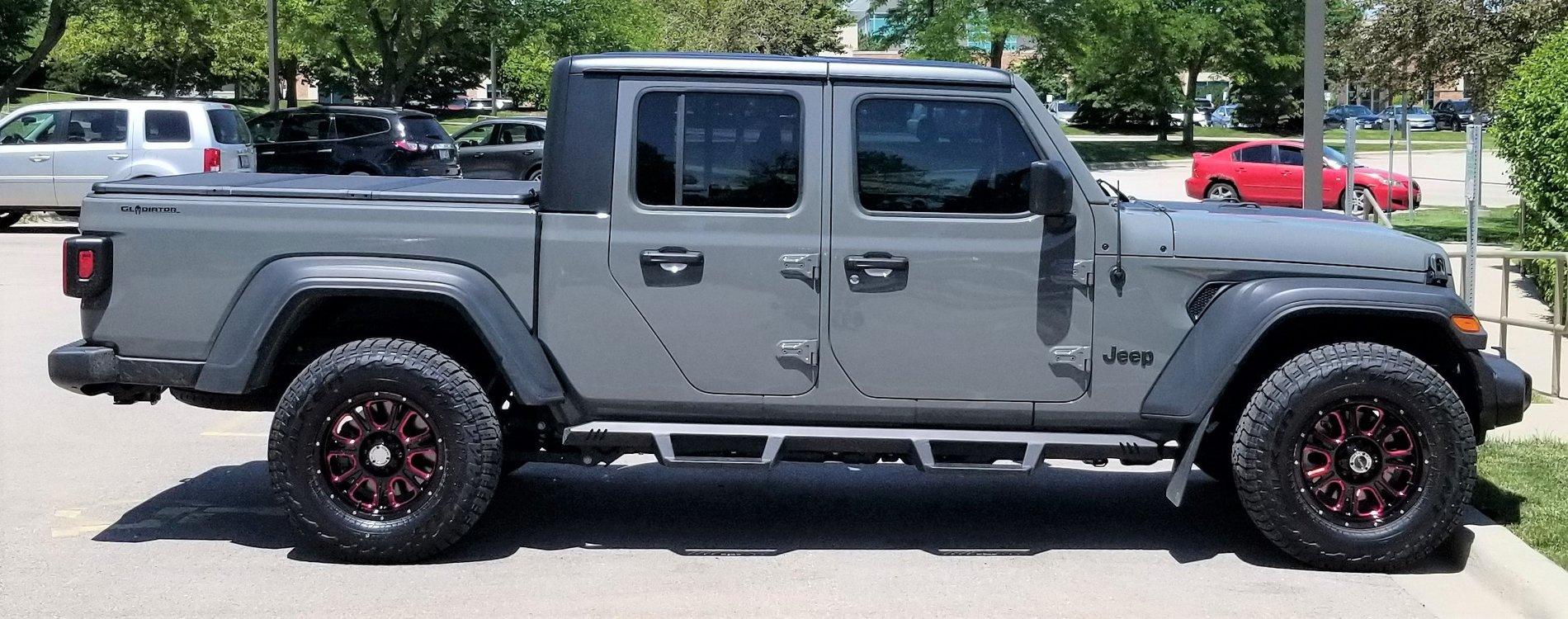Jeep Gladiator Black is played out, let's see some colored rims 20200612_132722