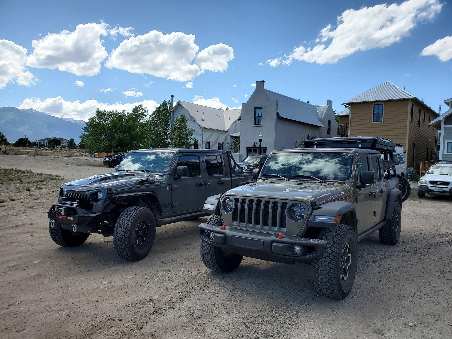 Jeep Gladiator Jeeps Parking Next To Jeeps 20200607_161739