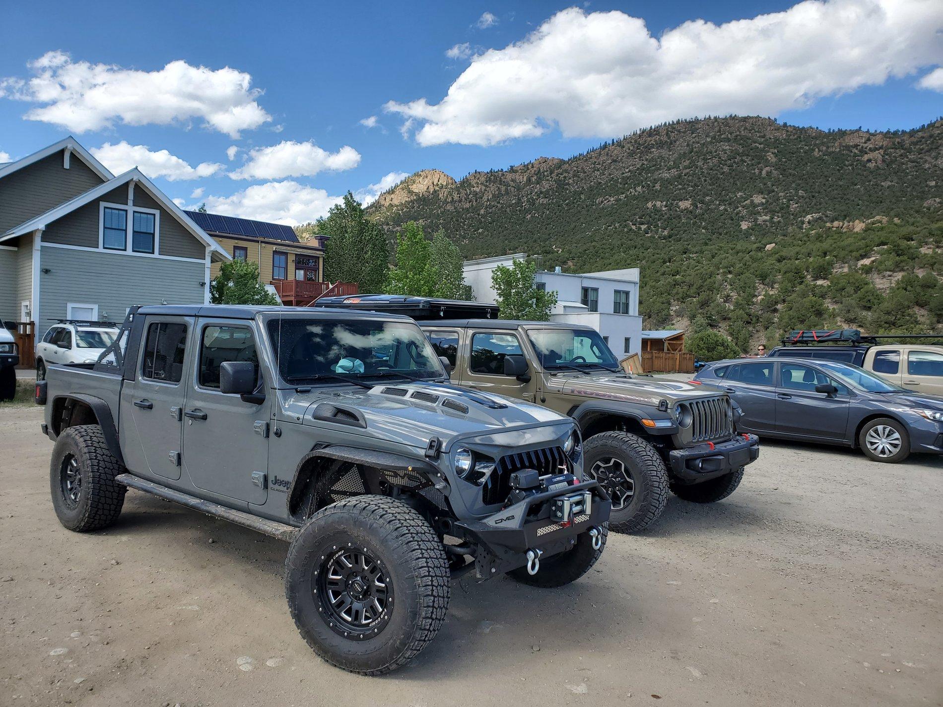 Jeep Gladiator Jeeps Parking Next To Jeeps 20200607_161752