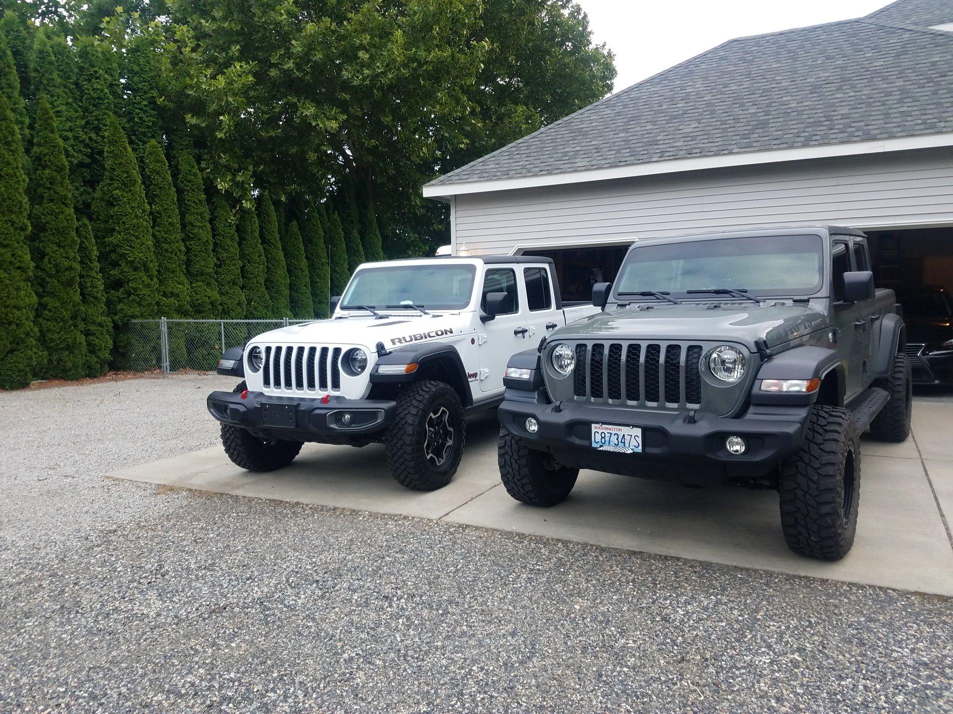 Jeep Gladiator Jeeps Parking Next To Jeeps 20200615_192803