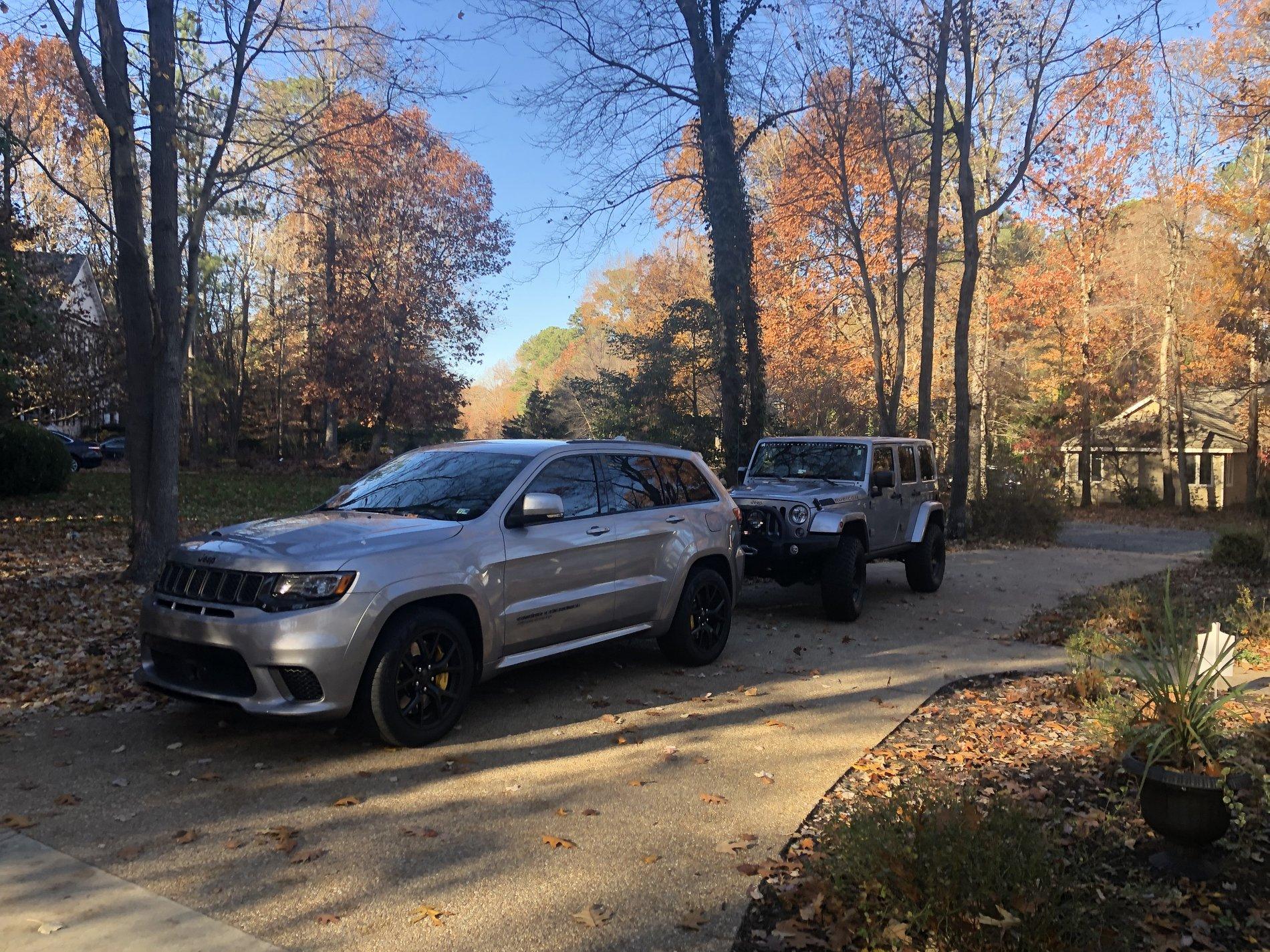 Jeep Gladiator Jeeps Parking Next To Jeeps jeeps