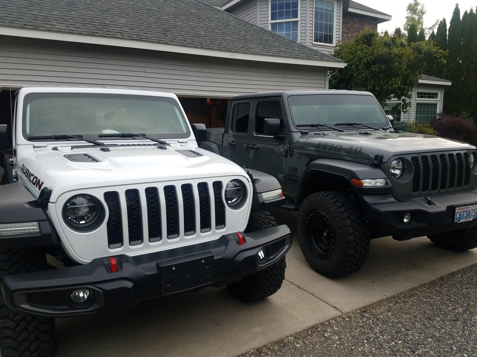 Jeep Gladiator Jeeps Parking Next To Jeeps 20200615_195108