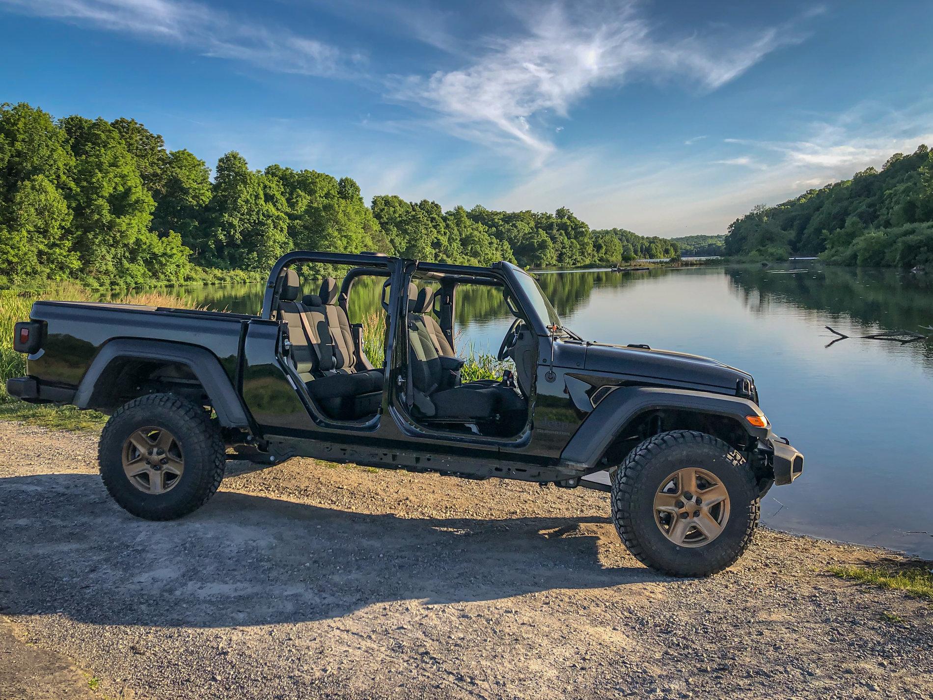 Jeep Gladiator Black and gold gladiator A2BC9730-01D9-42F1-98A2-367600907BBA