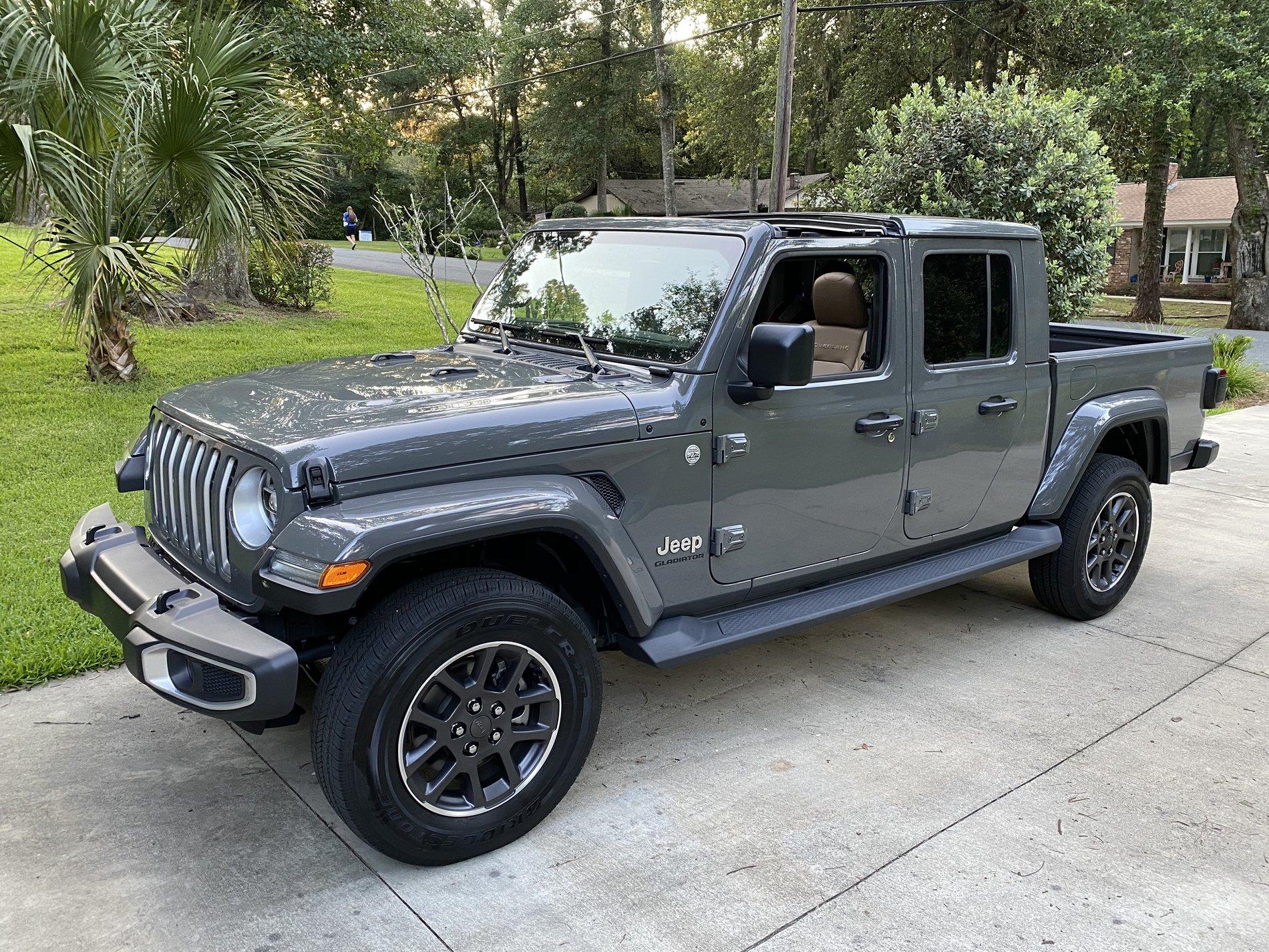 Jeep Gladiator STING GRAY Gladiator JT Club 53200437-0210-4478-8662-AF316DCEC9BA