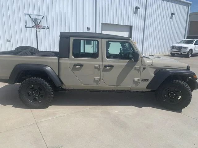 Jeep Gladiator Gladiator Window Sticker and Build Sheet Order Tracking 006EFC63-D3E7-4609-9EA4-063652DAE316