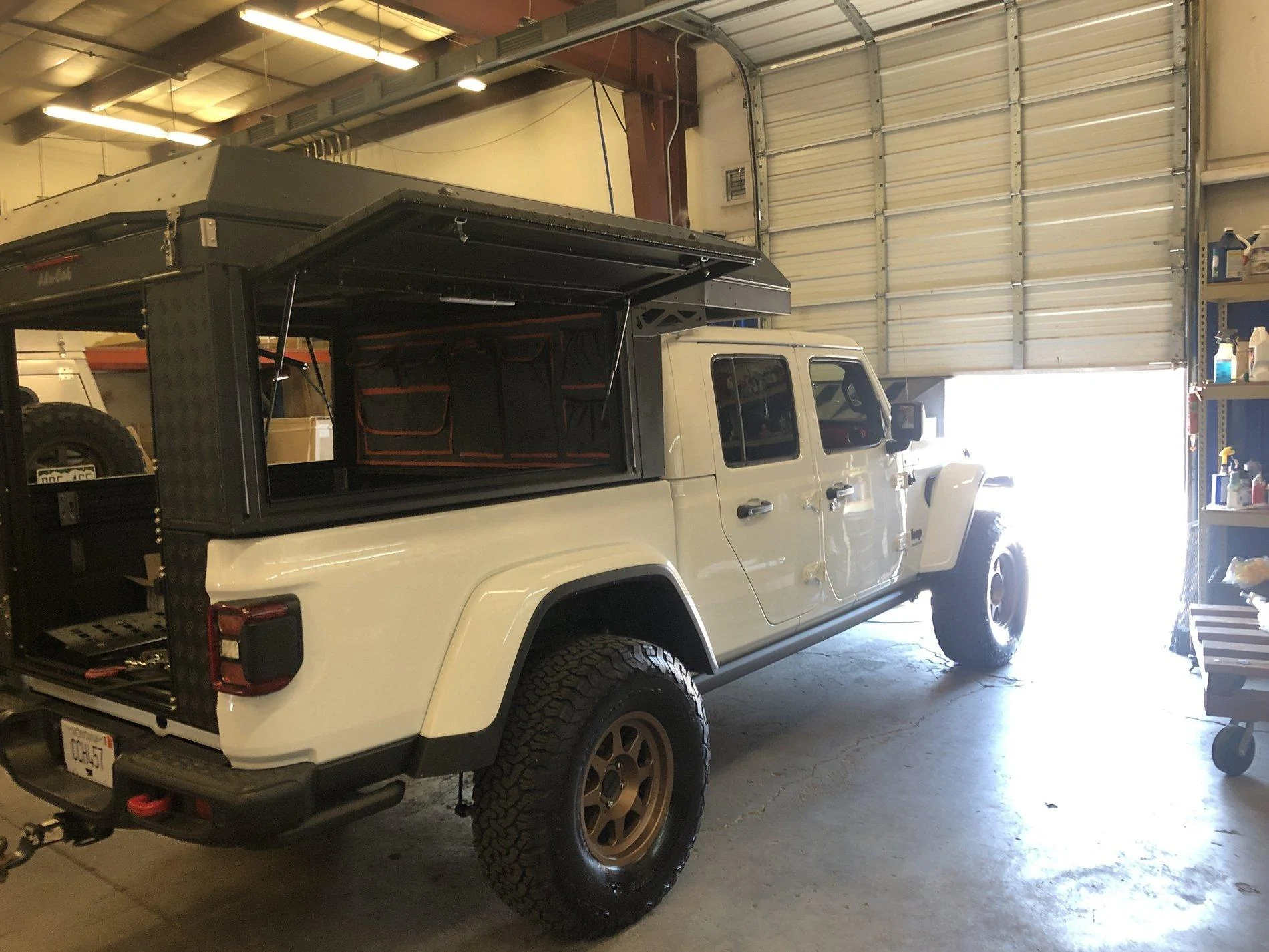 Jeep Gladiator Alu-Cab Canopy Camper 6D327214-F60F-4302-BEAB-3E160608C66D