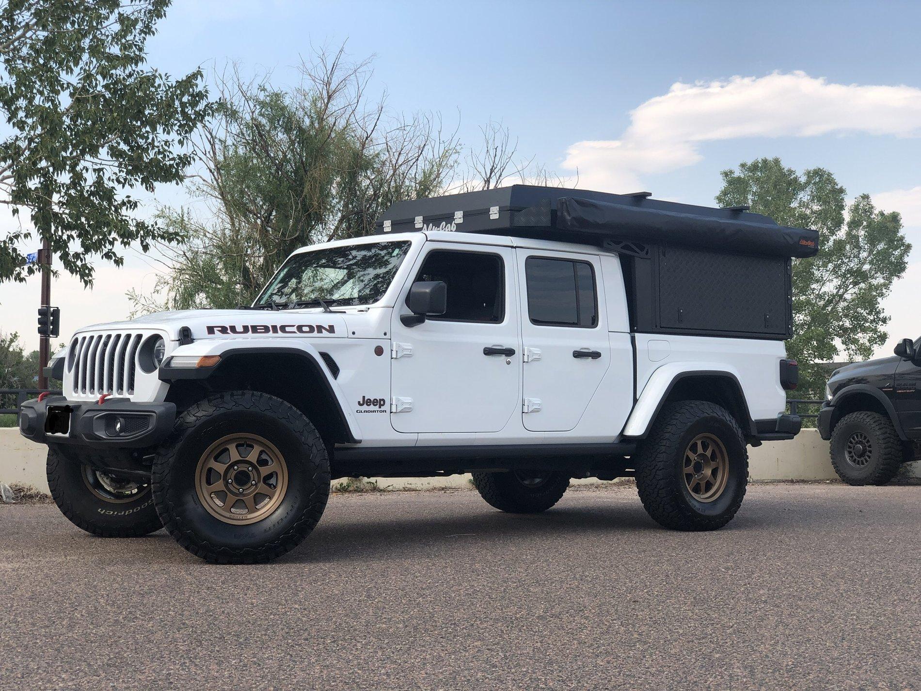 Jeep Gladiator Alu-Cab Canopy Camper DB049555-E6A9-49F0-A80B-AD9A0D0BC255