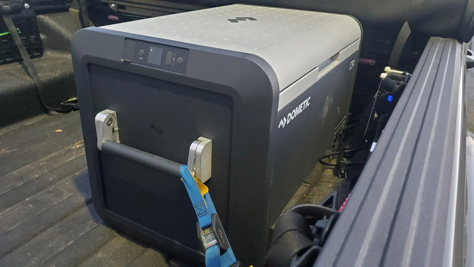 Jeep Gladiator Dometic in bed with Factory toneau cover 20200618_212853
