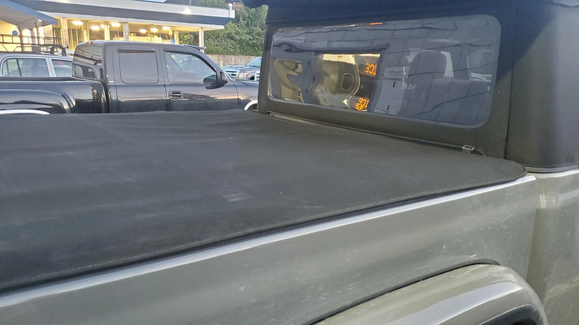 Jeep Gladiator Dometic in bed with Factory toneau cover 20200618_213013