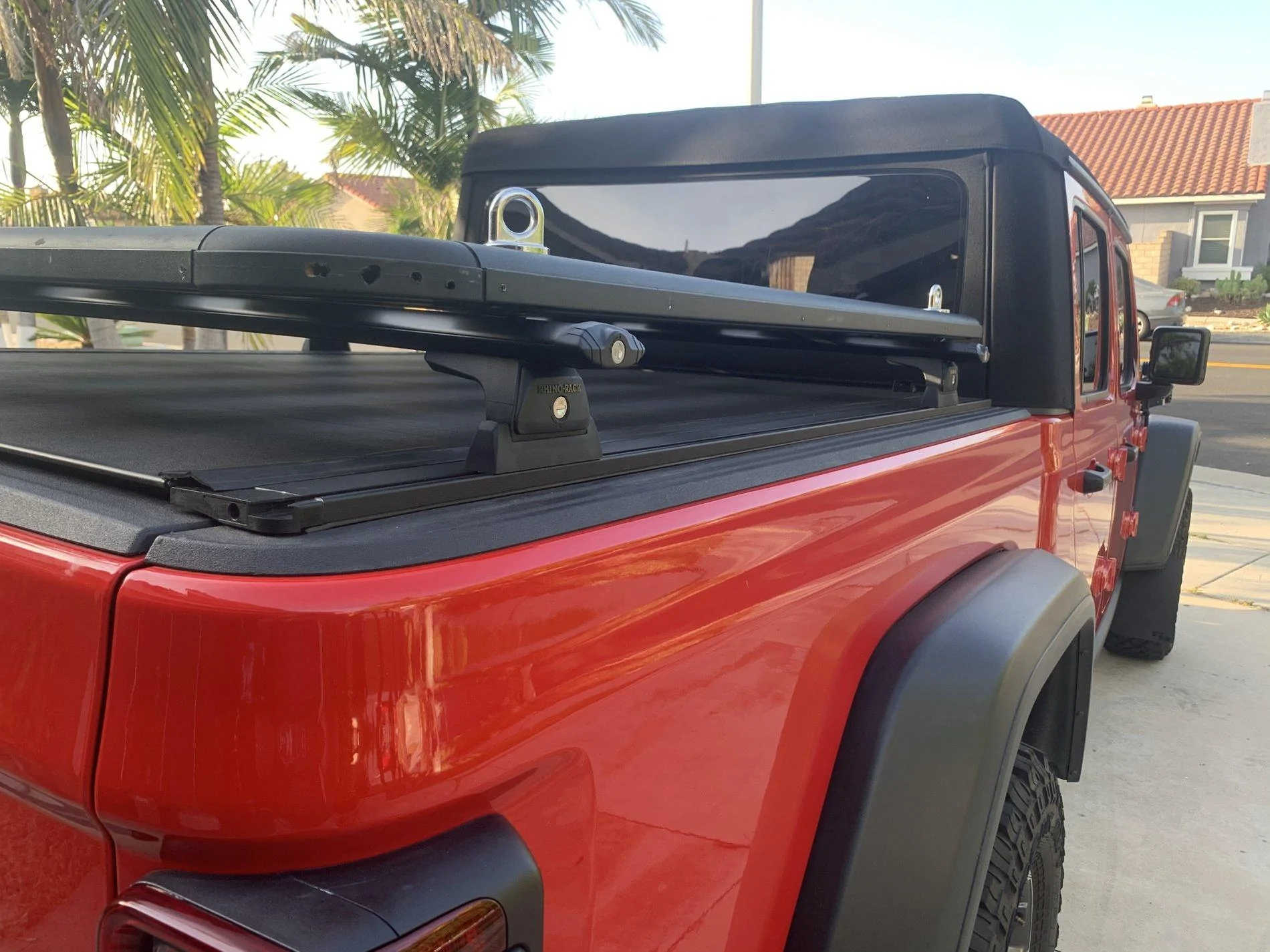 Jeep Gladiator Bed cover with rack 80217D40-2F3D-4844-9769-AF1610409B65