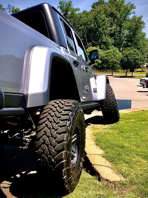 Jeep Gladiator BILLET SILVER Gladiator JT Club 1F6E4070-D75D-44FD-B05E-C01F0492F5A9