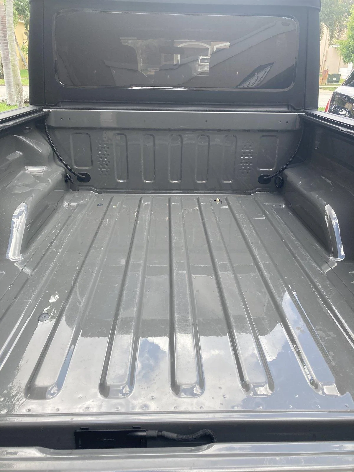 Jeep Gladiator Rough country hard bed cover. B11CC025-4947-404D-B4EB-8B42BEB9E080